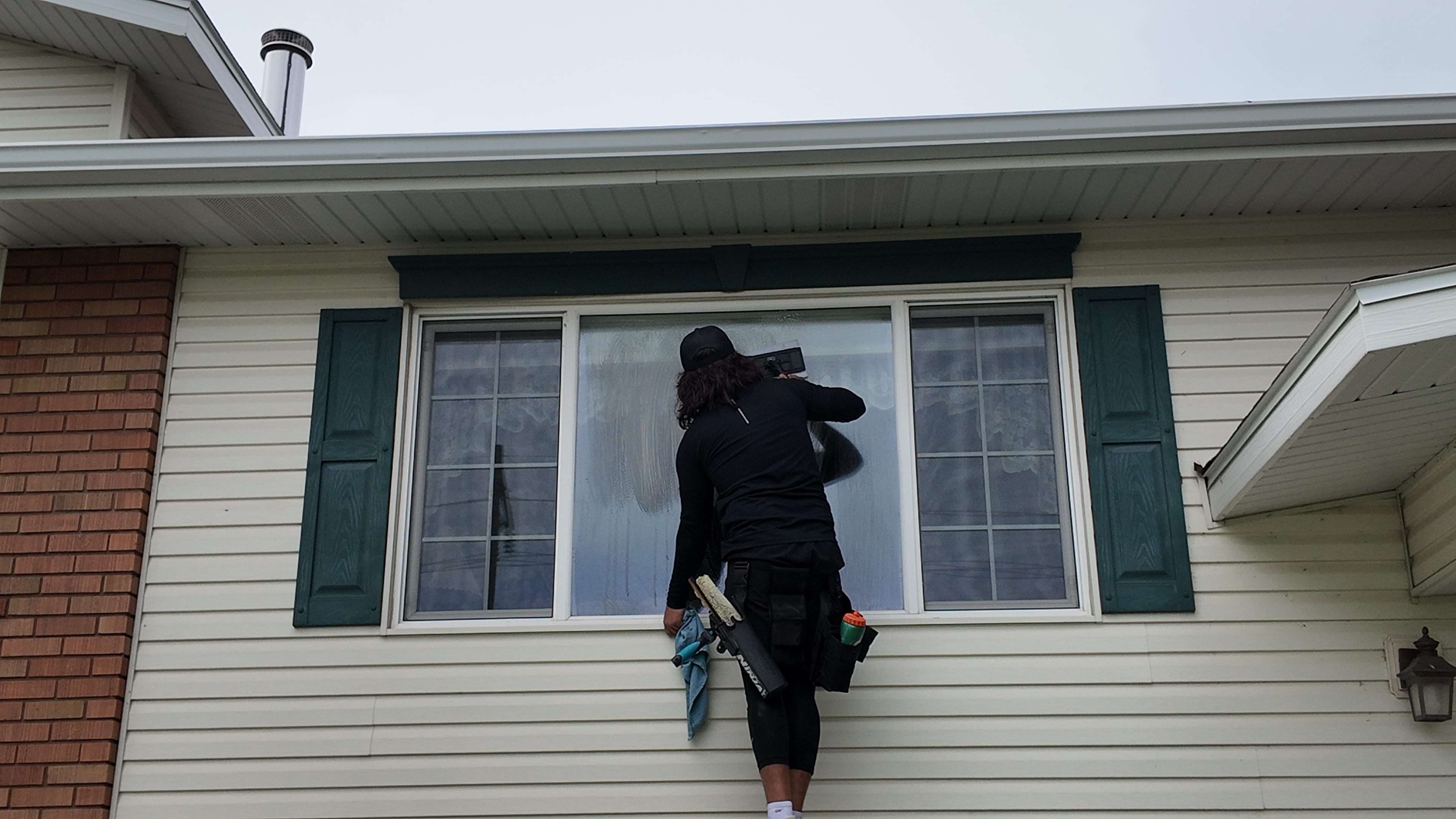 Keeping Your Windows Clear All Year: My-T-Brite's Seasonal Maintenance Plans